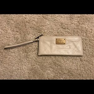 Michael kors ivory leather wristlet preowned